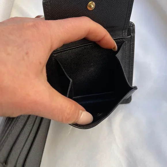 Auc Louis Vuitton Bifold Epi Black Vintage wallet